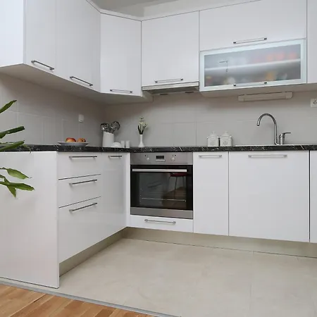 With Parking Space - 13871 Apartamento Makarska