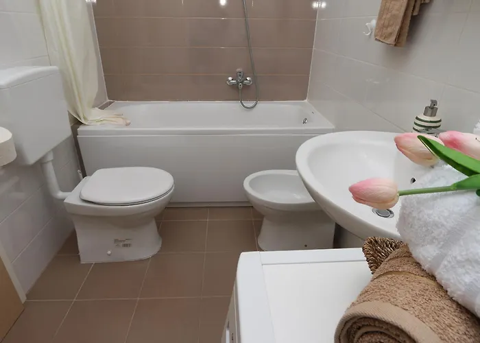 Apartman With Parking Space - 13871 Makarska